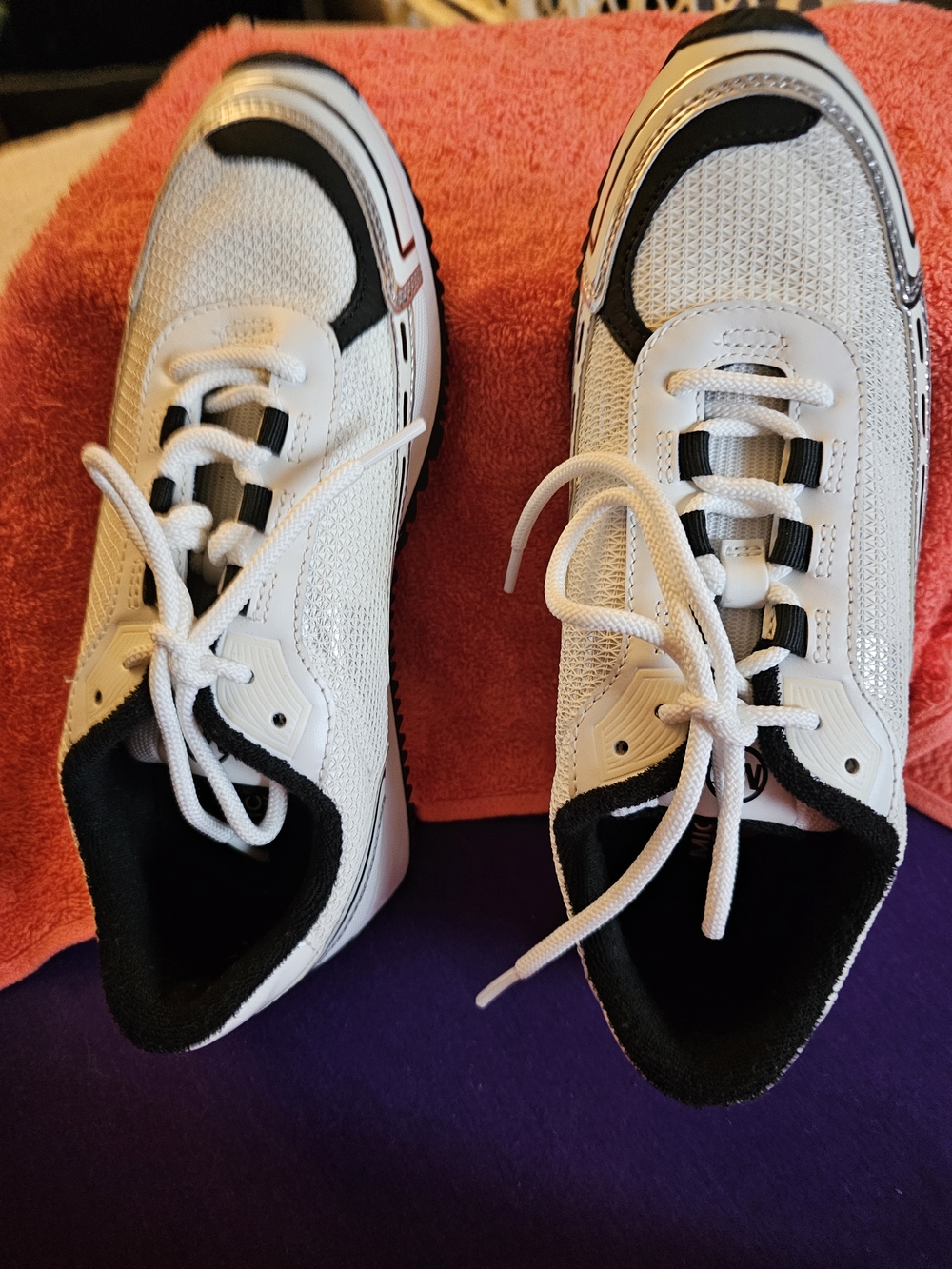Michael Kors Byrdie Trainer White and Black Low-Top Lace-Up Sneakers NWOT - Picture 3 of 8